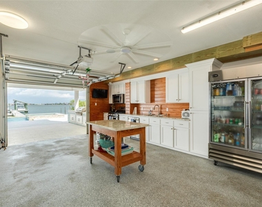9680 Airways Lane - Photo Thumbnail 16