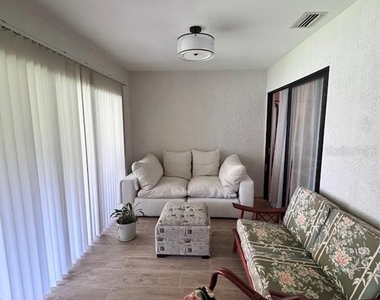 10531 98th Street - Photo Thumbnail 11
