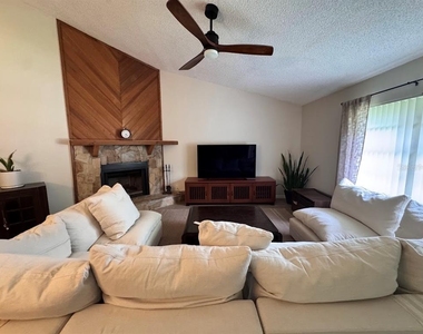 10531 98th Street - Photo Thumbnail 3