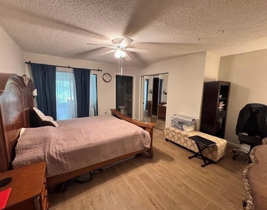 10531 98th Street - Photo Thumbnail 6