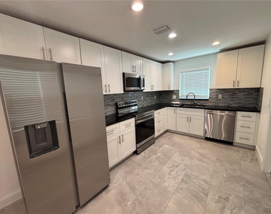 674 Heritage Lane - Photo Thumbnail 8