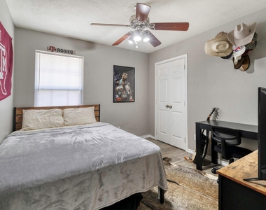 1008 Gardenia Street - Photo Thumbnail 12