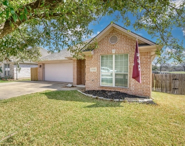 1008 Gardenia Street - Photo Thumbnail 2