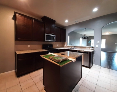 23322 E Pine Ivy Lane - Photo Thumbnail 11