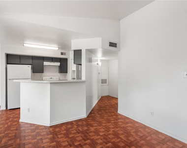 7200 W T C Jester Boulevard - Photo Thumbnail 2
