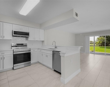 13929 Fairway Island Drive - Photo Thumbnail 3