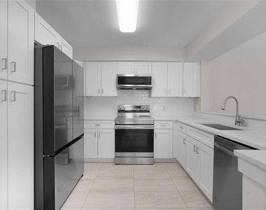 13929 Fairway Island Drive - Photo Thumbnail 5