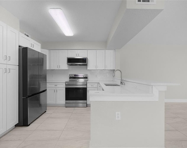 13929 Fairway Island Drive - Photo Thumbnail 4