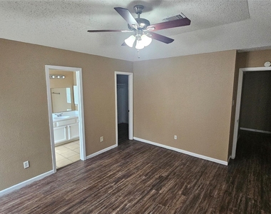 4250 Southchase Lane - Photo Thumbnail 15