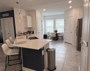 225 Lawson Avenue - Photo Thumbnail 2