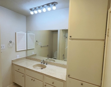 2210 Dorrington Street - Photo Thumbnail 6