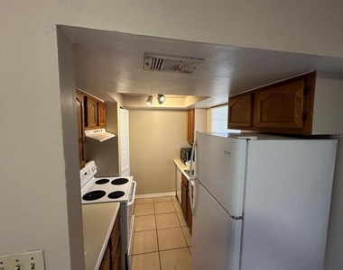 1300 Arlington Lane Ne - Photo Thumbnail 1
