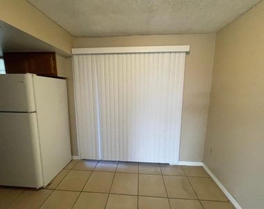 1300 Arlington Lane Ne - Photo Thumbnail 2