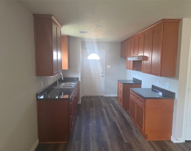 9827 Pelsey Street - Photo Thumbnail 4