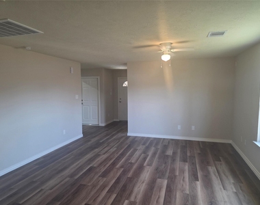 9827 Pelsey Street - Photo Thumbnail 6
