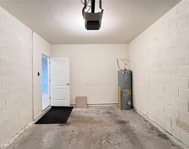 9017 Alba Lane - Photo Thumbnail 6