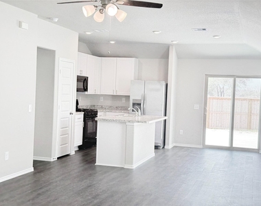 21611 Dessert Lilly Road - Photo Thumbnail 4