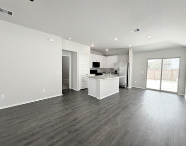 21611 Dessert Lilly Road - Photo Thumbnail 5