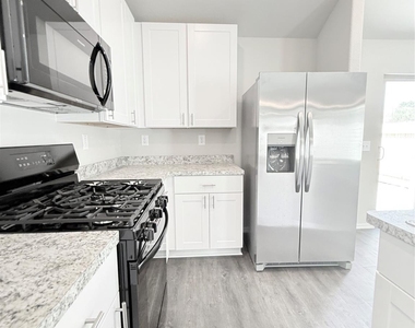 21611 Dessert Lilly Road - Photo Thumbnail 9