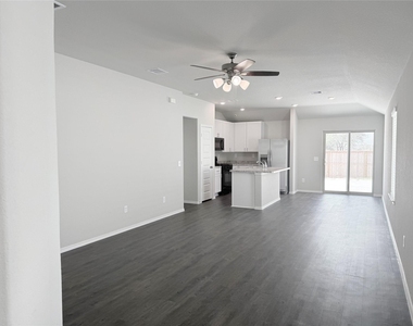 21611 Dessert Lilly Road - Photo Thumbnail 6
