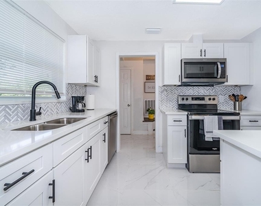 5815 Wolf Road - Photo Thumbnail 12
