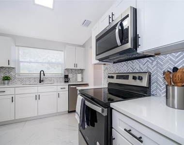 5815 Wolf Road - Photo Thumbnail 11