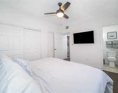 5815 Wolf Road - Photo Thumbnail 18