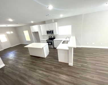 9327 Camay Drive - Photo Thumbnail 2