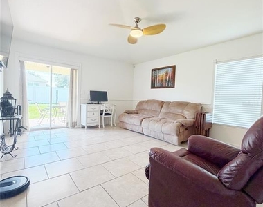 6825 Sw 64th Terrace - Photo Thumbnail 9
