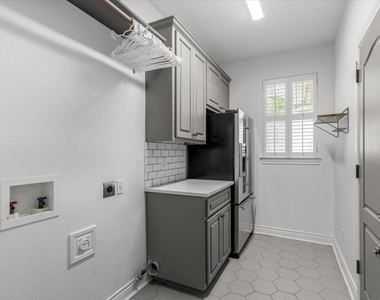 4308 Canoas Drive - Photo Thumbnail 17