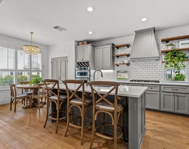 4308 Canoas Drive - Photo Thumbnail 14