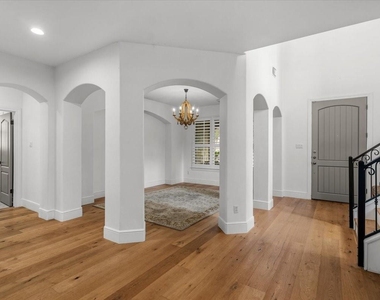 4308 Canoas Drive - Photo Thumbnail 9