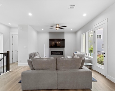 2508 Gray Street - Photo Thumbnail 6