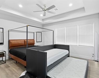 2508 Gray Street - Photo Thumbnail 22
