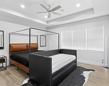 2508 Gray Street - Photo Thumbnail 23