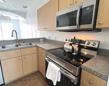 1205 S Beach Circle - Photo Thumbnail 15