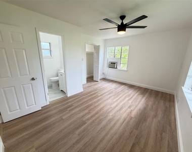 165 E Pomelo Street - Photo Thumbnail 5