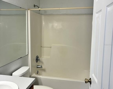 4415 Sw 34th Street - Photo Thumbnail 4