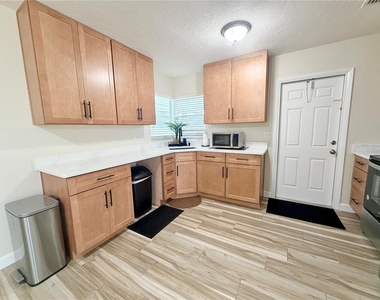 1650 Hastings Drive - Photo Thumbnail 3