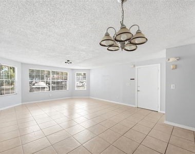2723 N Poinciana Boulevard - Photo Thumbnail 1