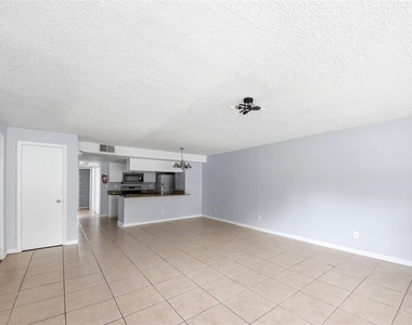2723 N Poinciana Boulevard - Photo Thumbnail 5