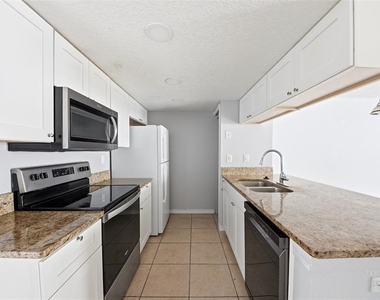 2723 N Poinciana Boulevard - Photo Thumbnail 9