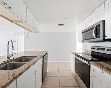 2723 N Poinciana Boulevard - Photo Thumbnail 11