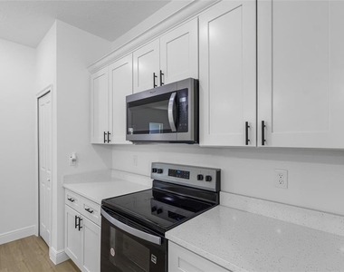 1071 W Hampshire Boulevard - Photo Thumbnail 51