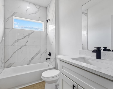 1071 W Hampshire Boulevard - Photo Thumbnail 18