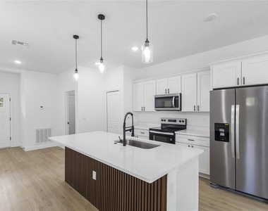 1071 W Hampshire Boulevard - Photo Thumbnail 12