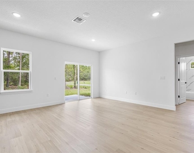 1071 W Hampshire Boulevard - Photo Thumbnail 13