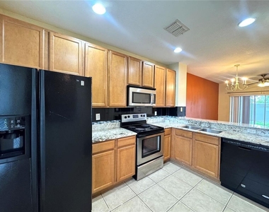 10832 Savannah Wood Drive - Photo Thumbnail 2