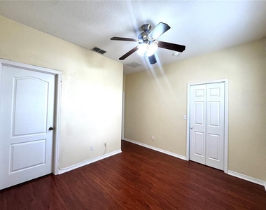 10832 Savannah Wood Drive - Photo Thumbnail 12