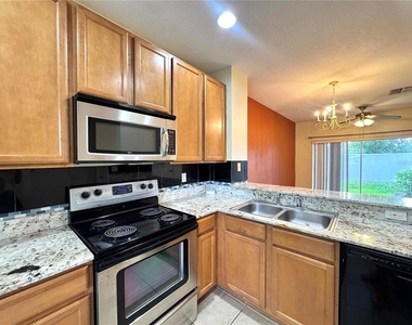 10832 Savannah Wood Drive - Photo Thumbnail 4